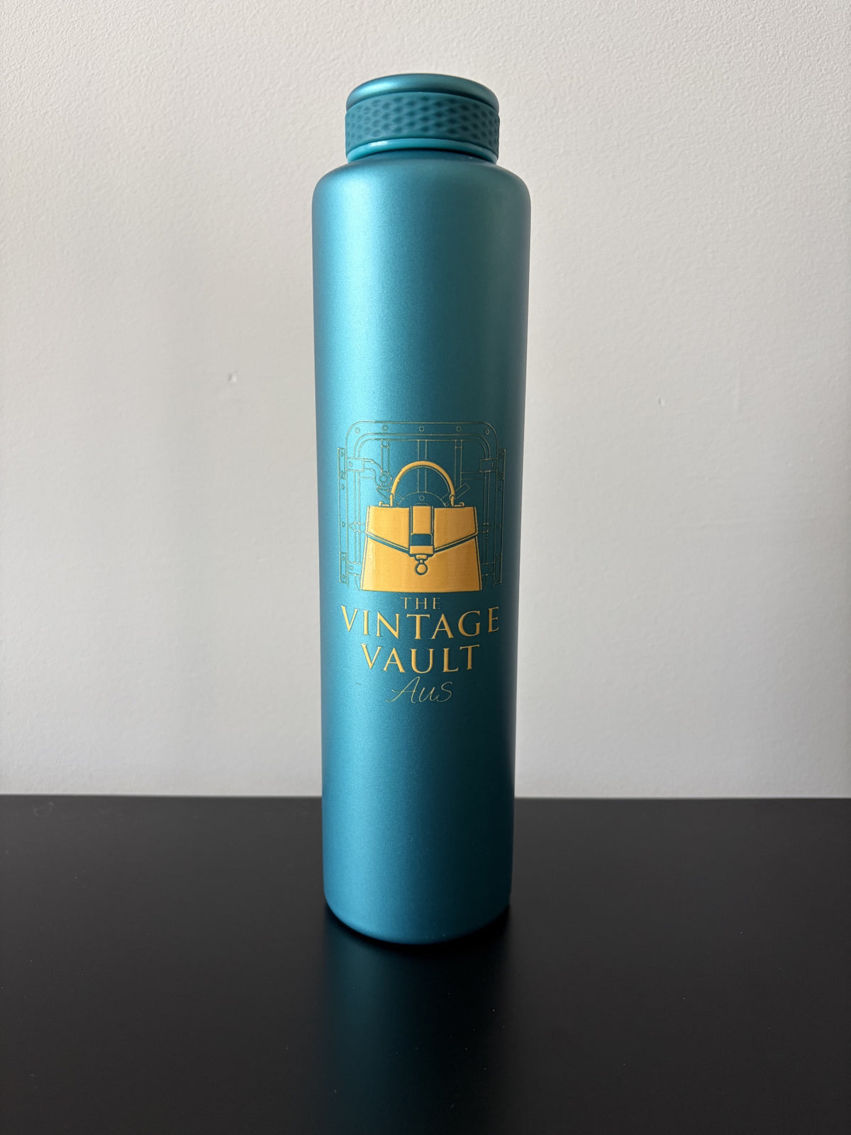Vintage Vault Aus Insulated Water Bottle - Matte Finish Green - Image 1