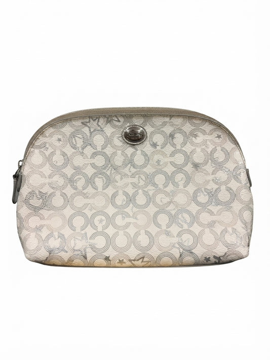 VVA271- Coach Cosmetic Case - Signature C Star Print In White And Silver - Image 1